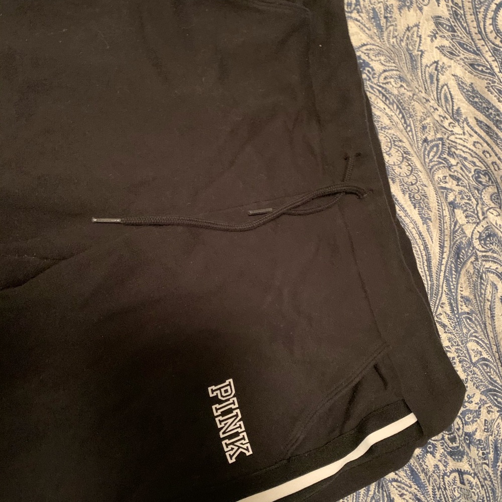 Black VS pink jogger